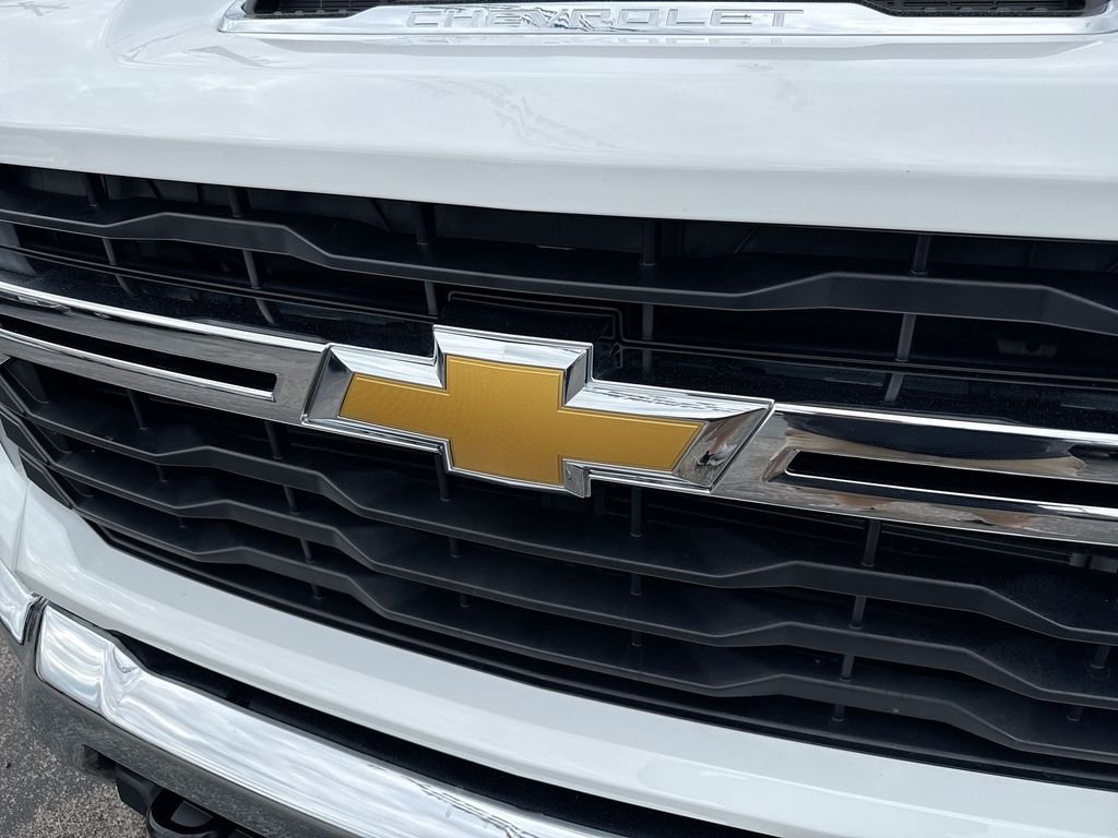 Used 2025 Summit White Chevrolet LT image 67