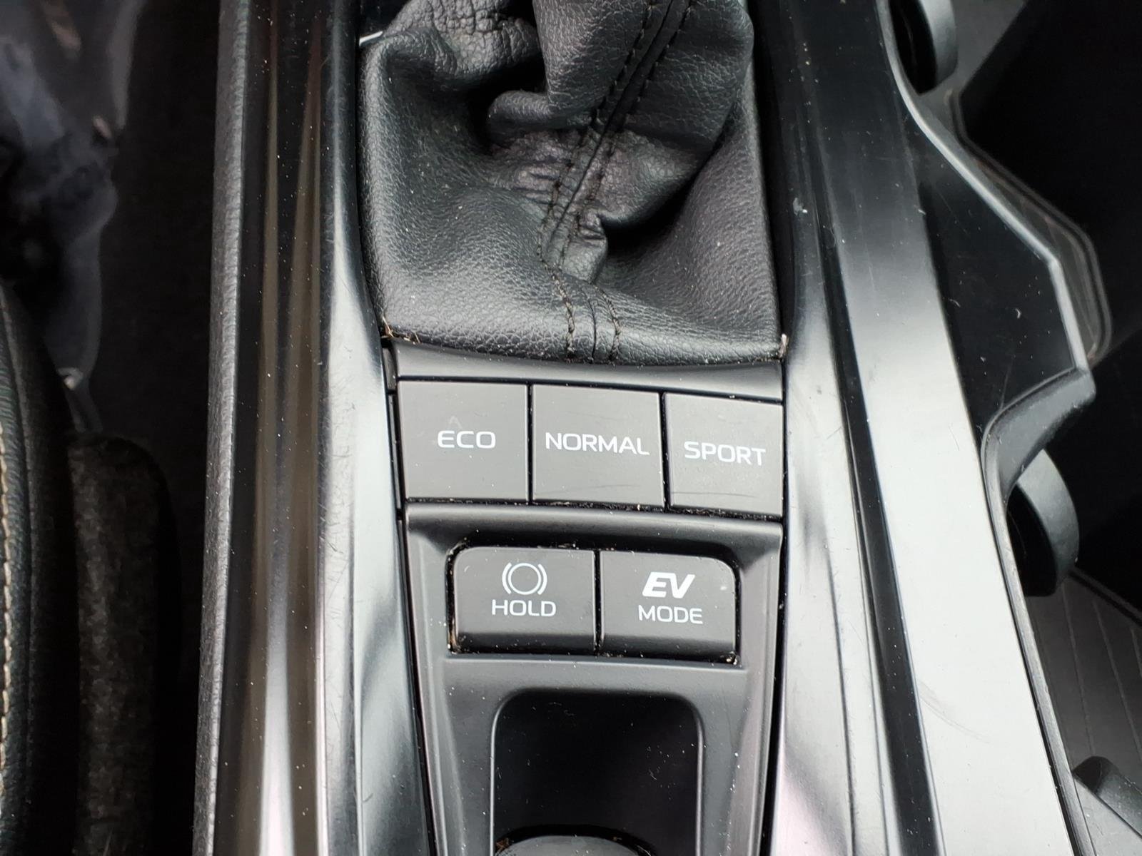 Used 2025  Toyota SE image 5