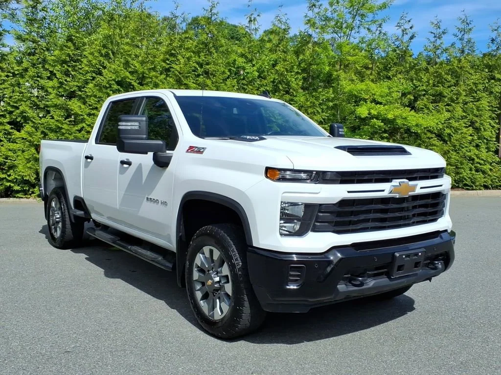 2025 Chevrolet Silverado HD Custom 4WD Crew Cab Standard Box's photo