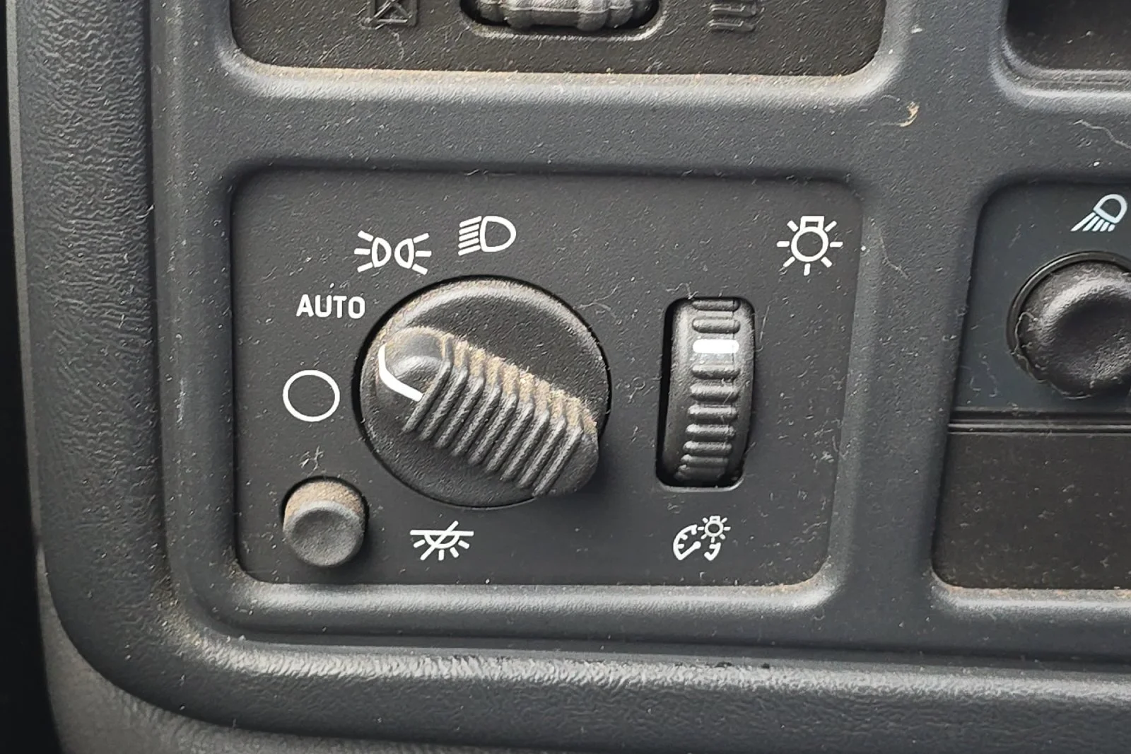 Used 2005 Summit White Chevrolet Work Truck image 23