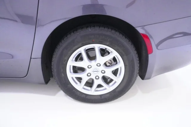 Used 2022 GREY Chrysler Touring L image 10