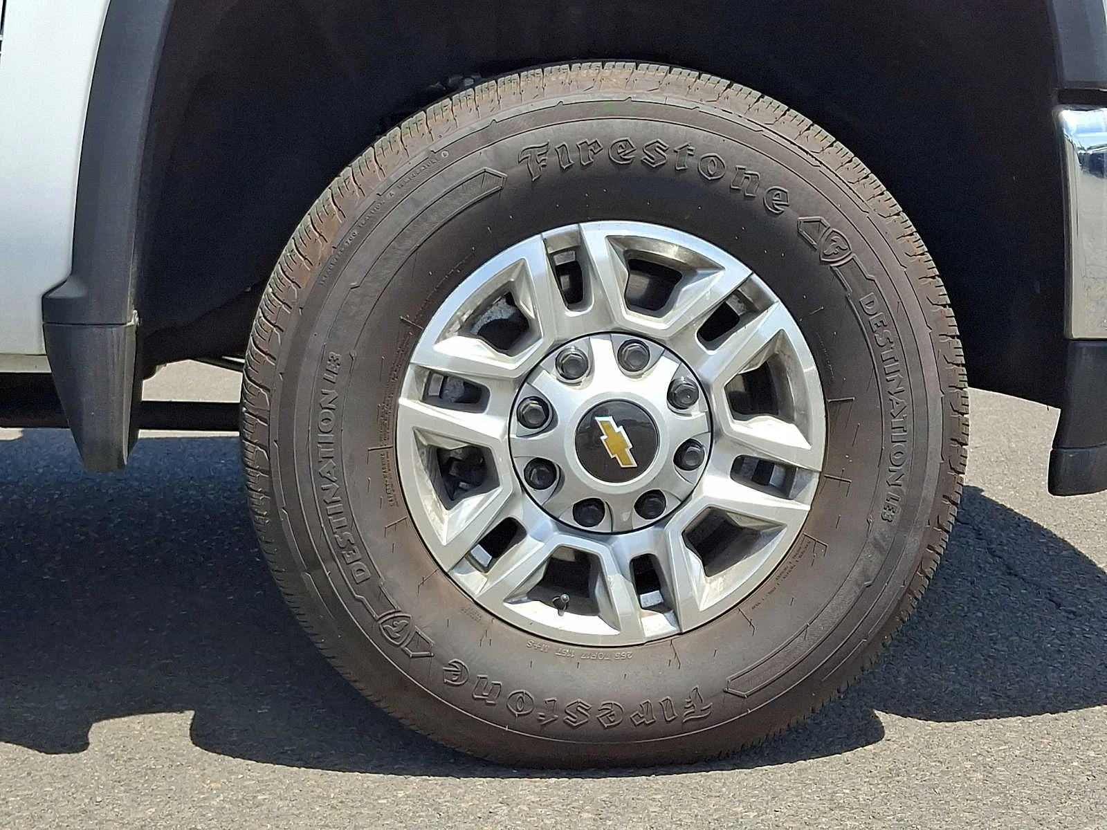 Used 2025 Summit White Chevrolet LT image 8