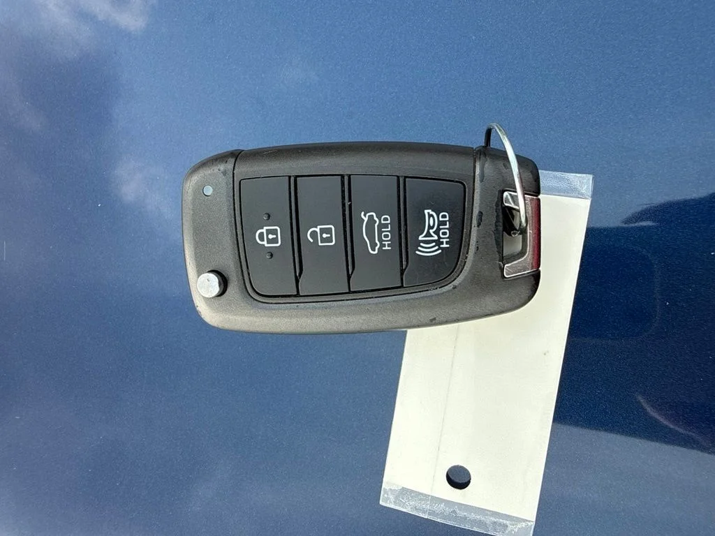 Used 2020 Blue Hyundai SE image 20