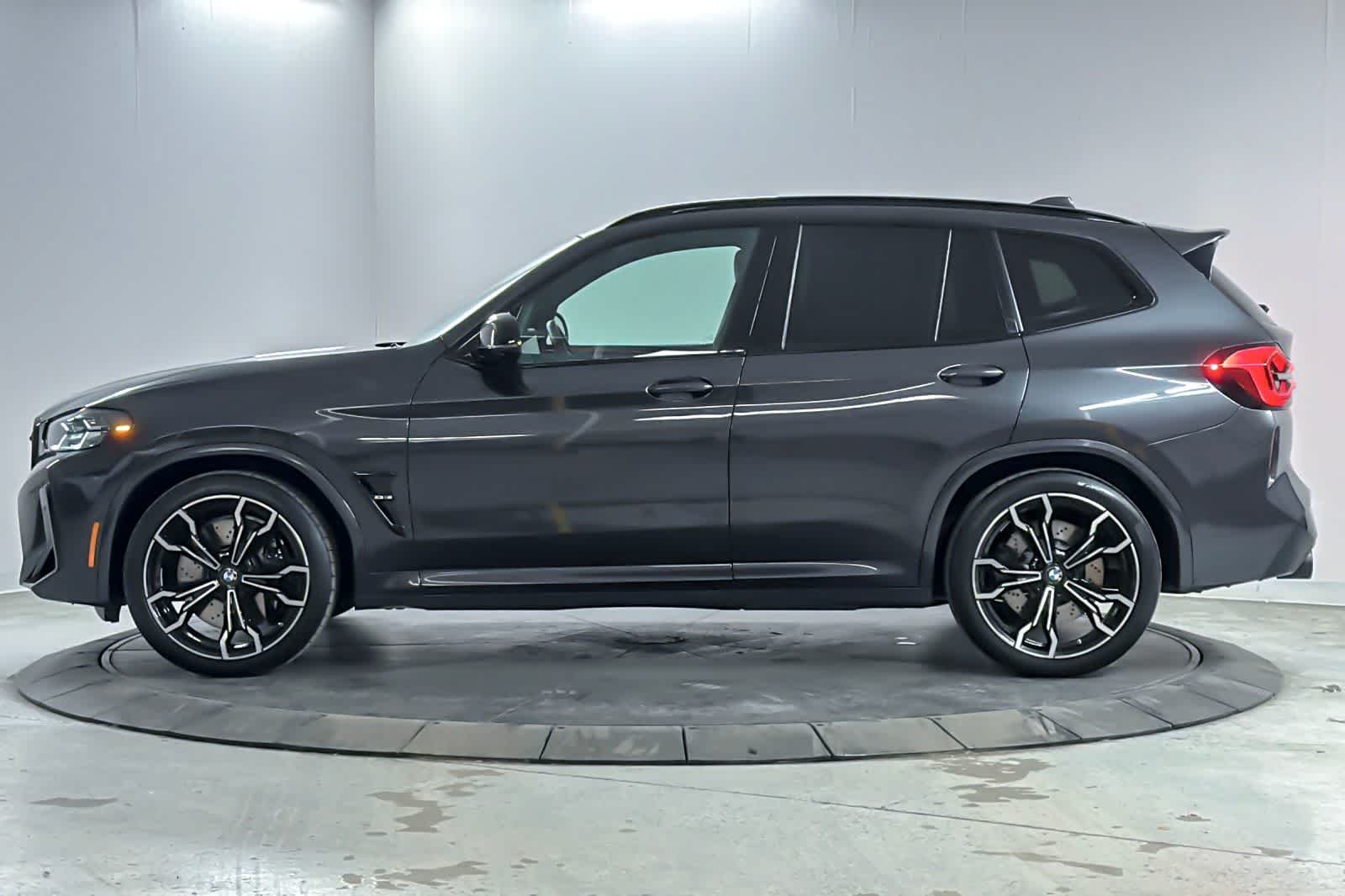 Used 2022 Dark Graphite Metallic BMW  image 5