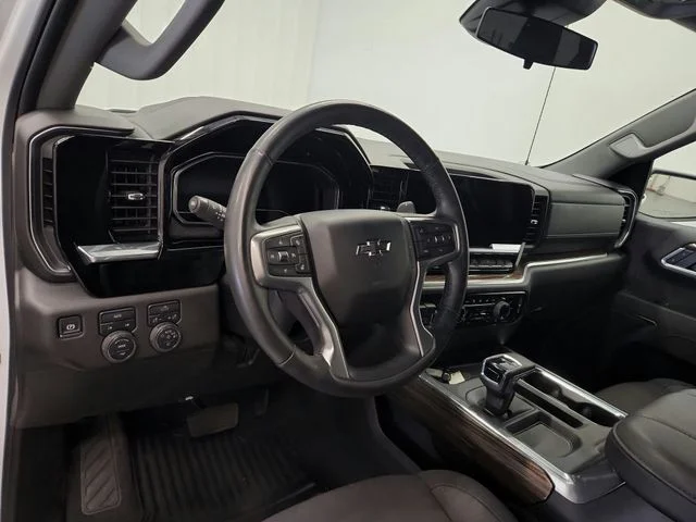 Used 2025 White Chevrolet RST image 17