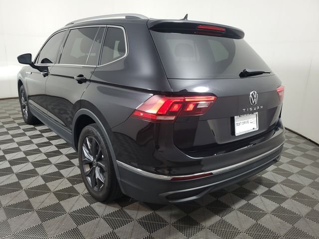Used 2023 Black Volkswagen 2.0T SE image 4