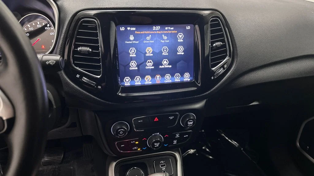 Used 2019 Black Jeep Latitude image 11