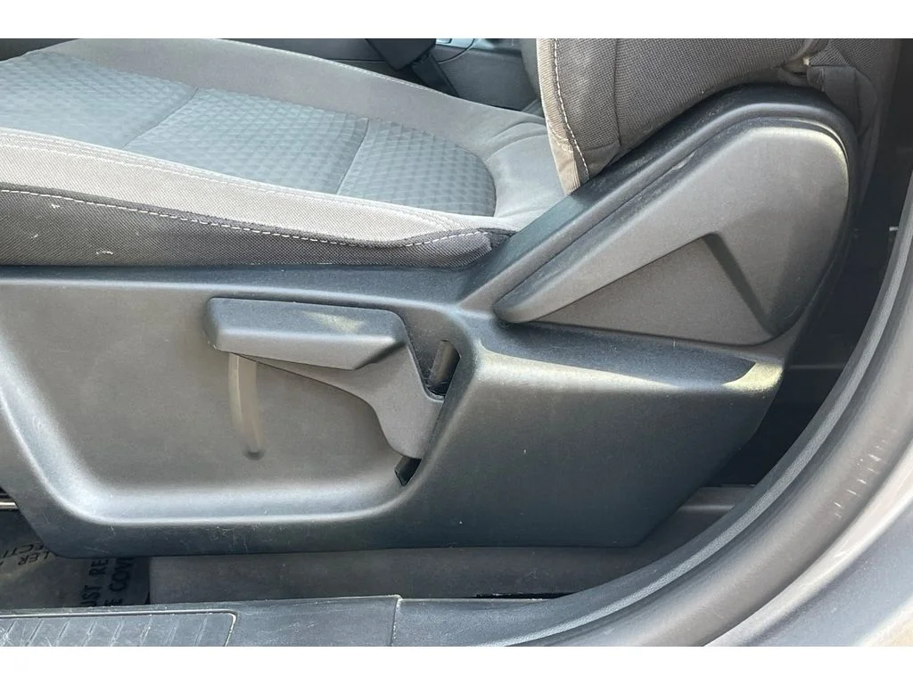 Used 2022 ICONIC SILVER Ford SE image 14