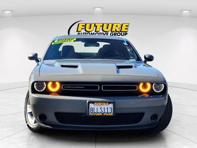 Used 2019 Gray Dodge SXT image 2