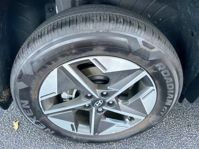 Used 2025 Gray Hyundai SEL Convenience image 17