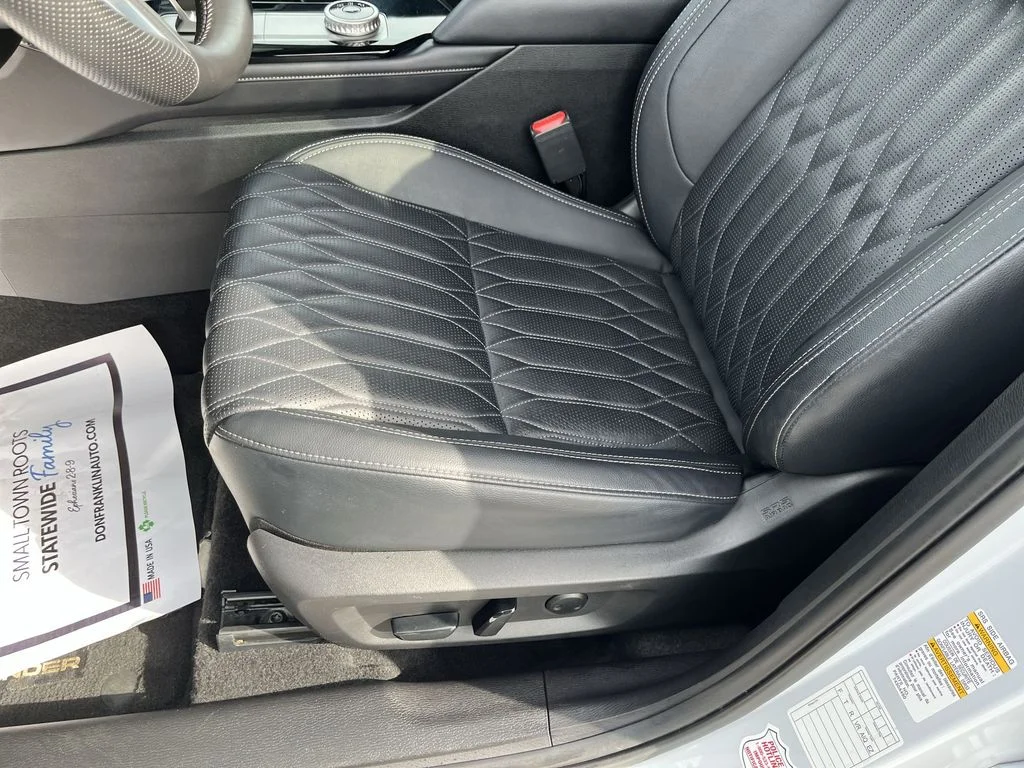 Used 2025 Silver Mitsubishi SEL image 12