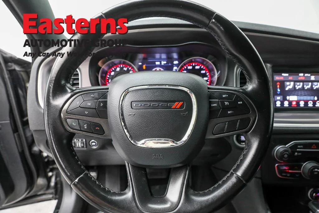 Used 2022 Black Dodge SXT image 10