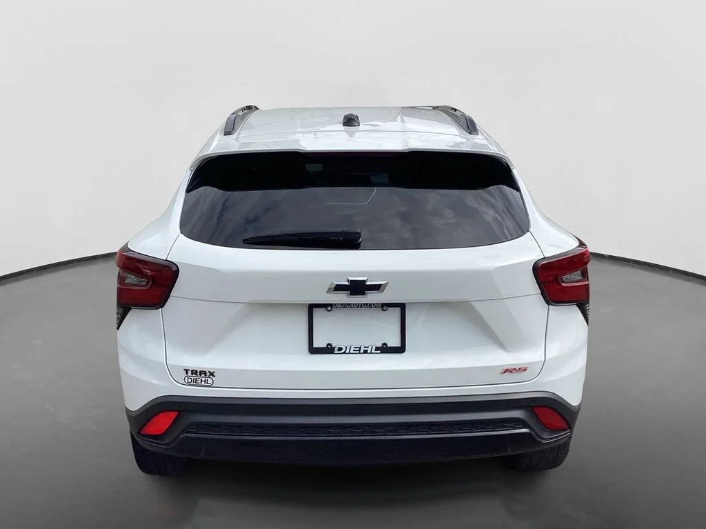 Used 2024 Summit White Chevrolet 2RS image 6