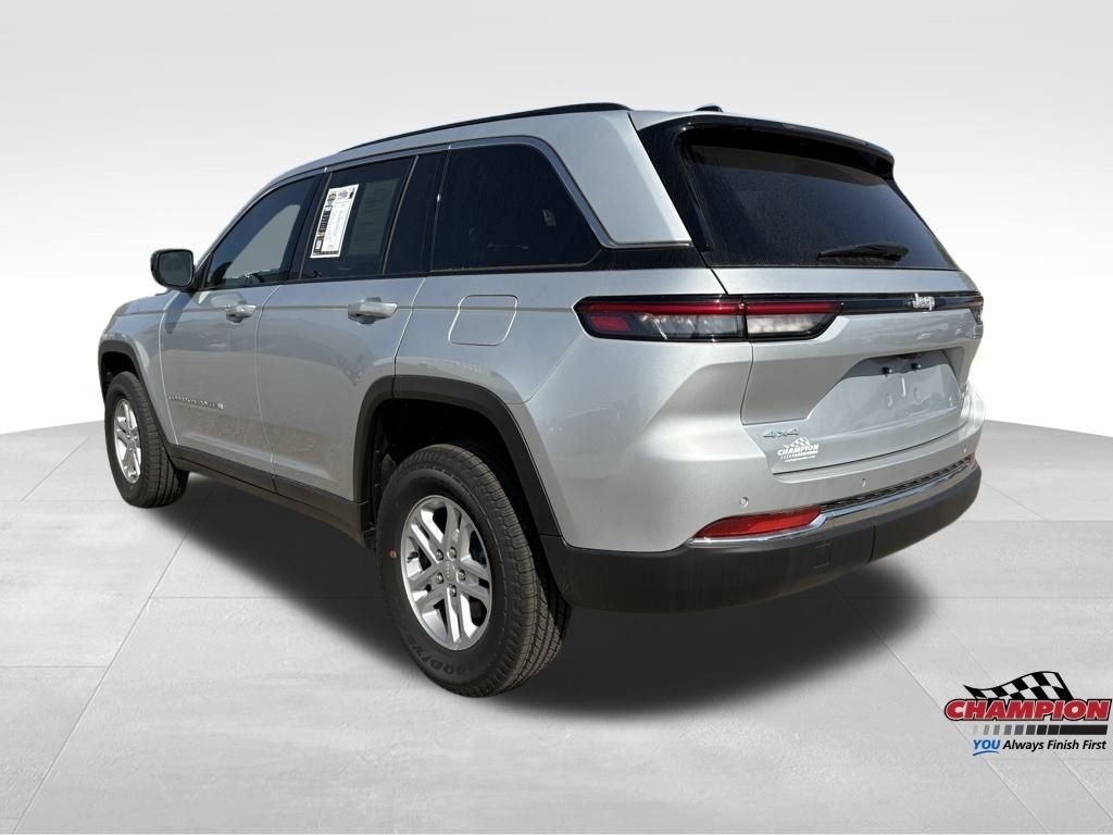 2024 Jeep Grand Cherokee Laredo photo 2