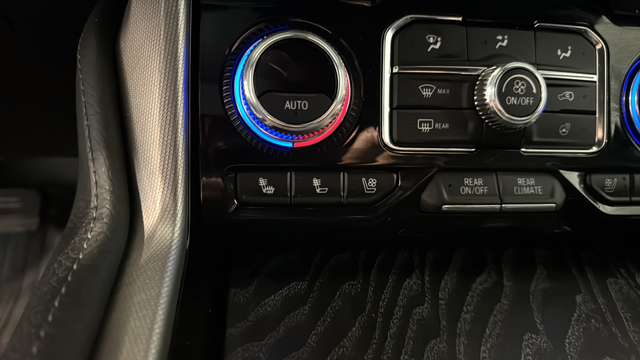 Used 2024 Onyx Black GMC Denali image 30