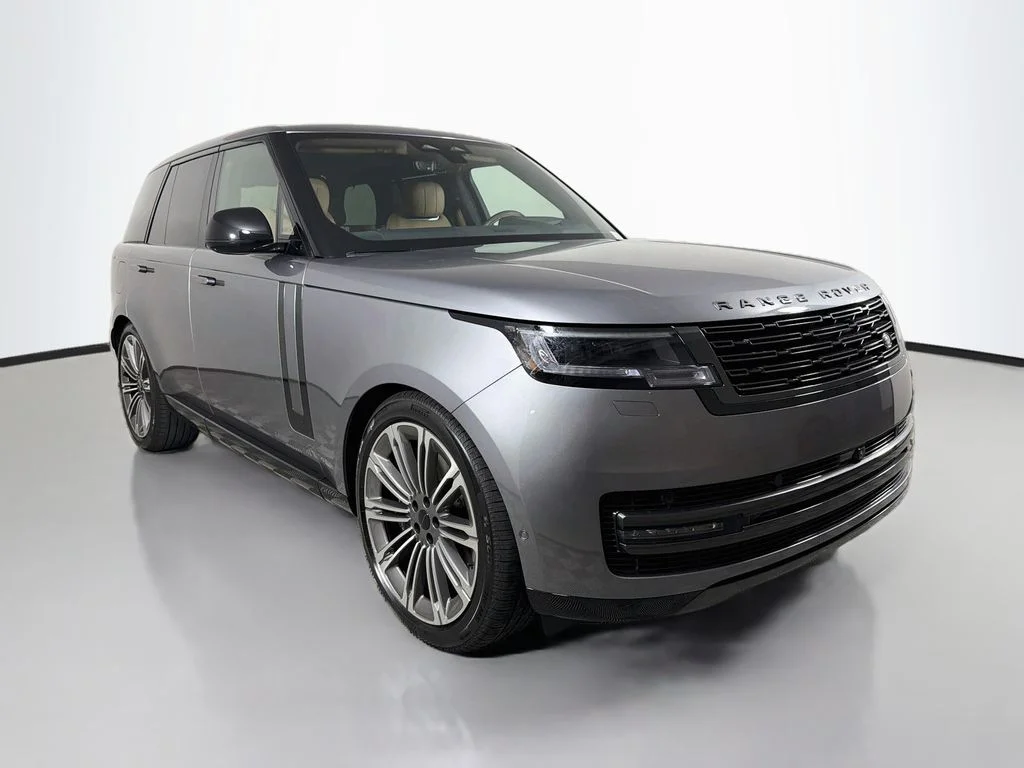 New 2026 Eiger Grey Land Rover SE image 3
