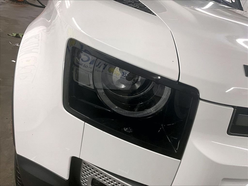 Used 2025 Black Land Rover S image 32