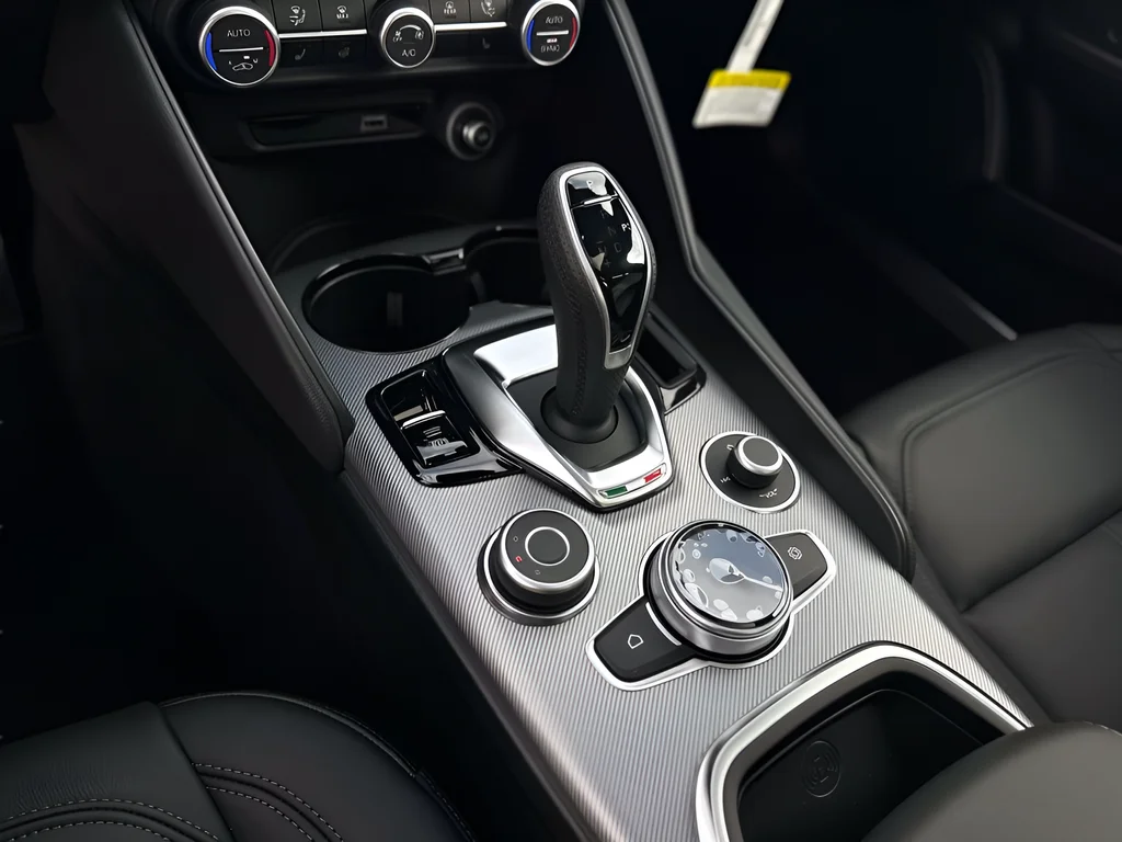 2026 Alfa Romeo Giulia Base - Photo 24