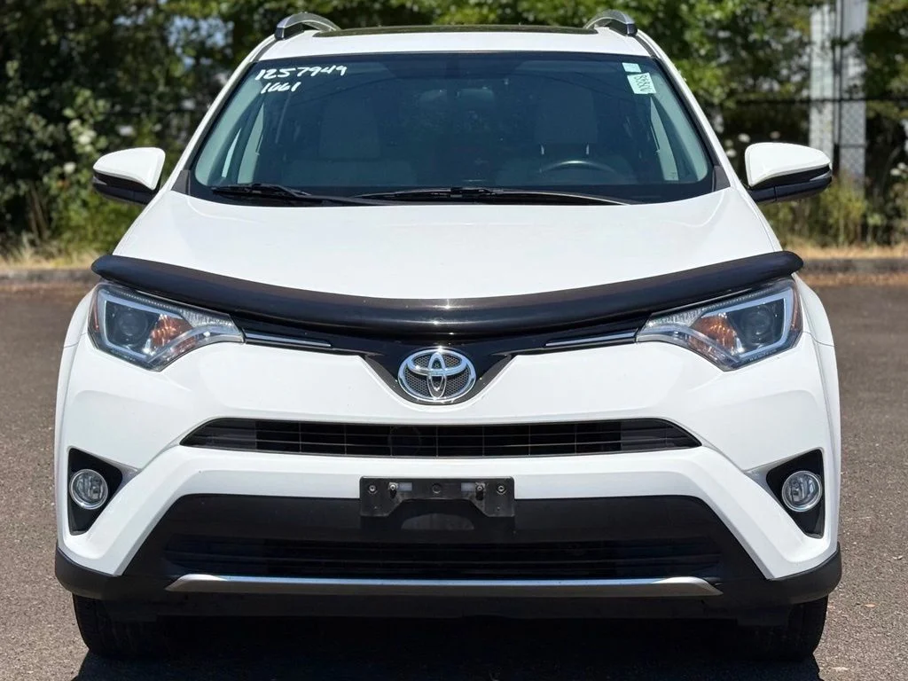 Used 2016 White Toyota XLE image 8
