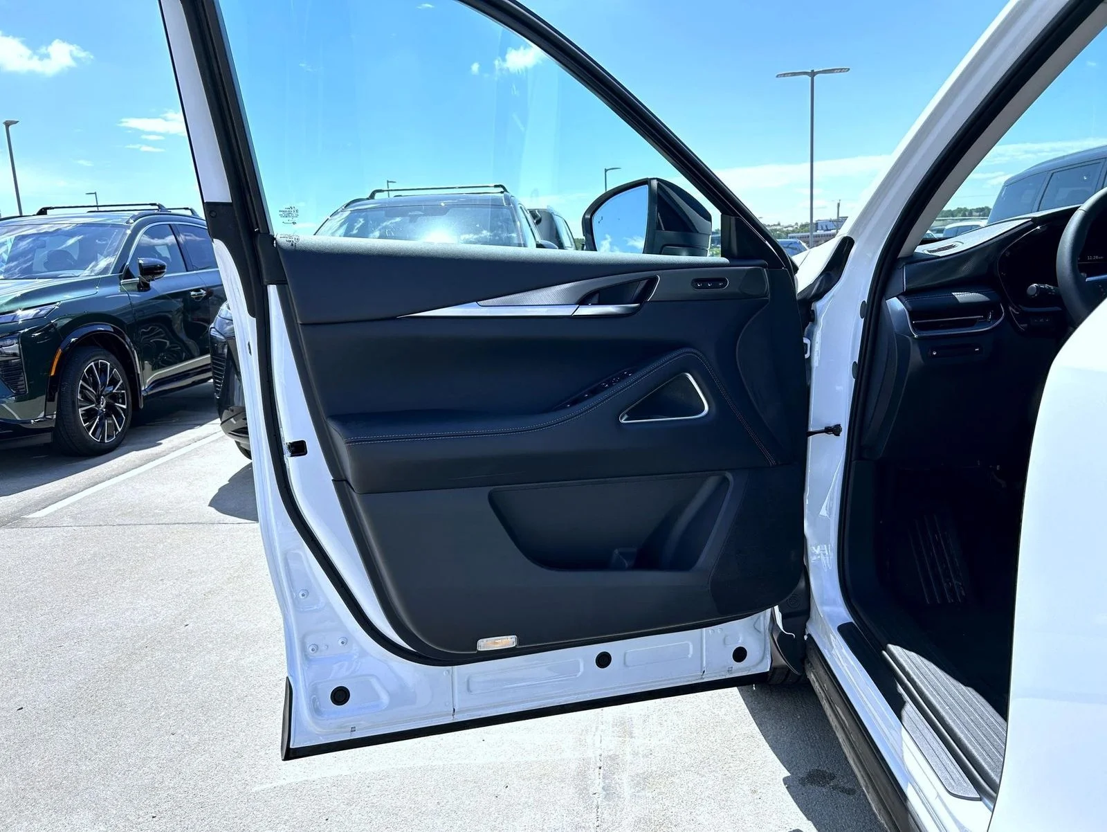 New 2027 White INFINITI LUXE image 9