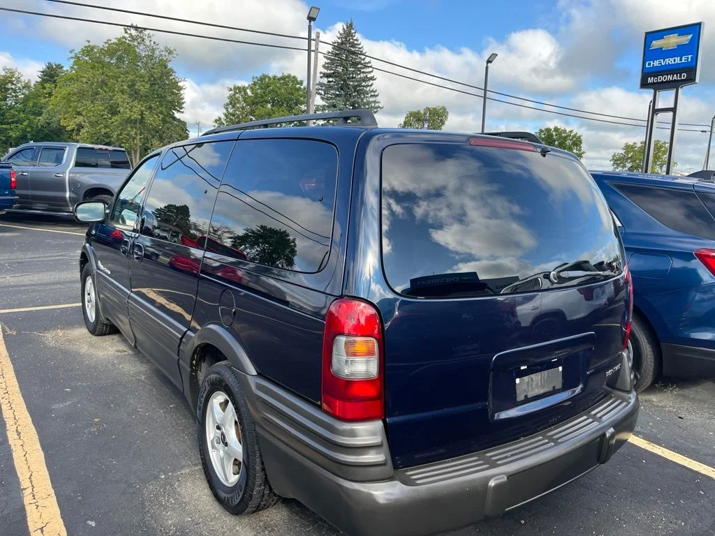 Used 2005 Blue Pontiac M16 image 3