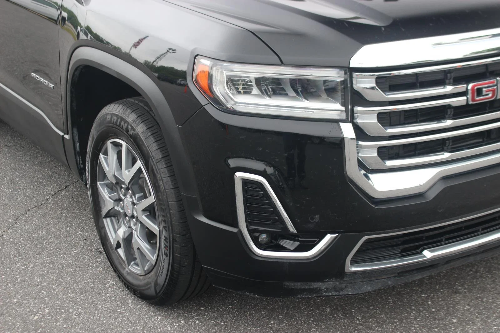 Used 2023 Ebony Twilight Metallic GMC SLT image 9