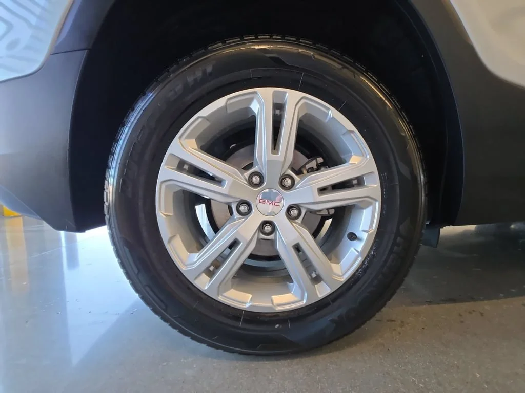 Certified Used 2021 QUICKSILVER METALLIC GMC SLE image 27