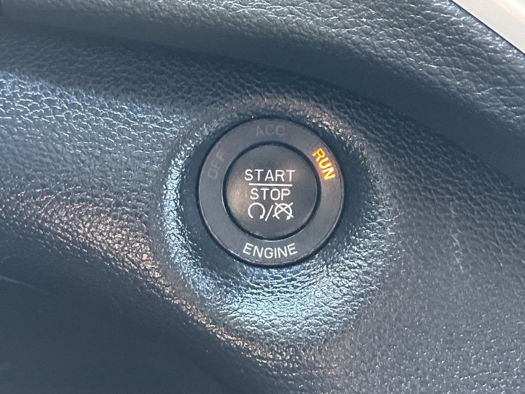 Used 2014 Silver Jeep Latitude image 28