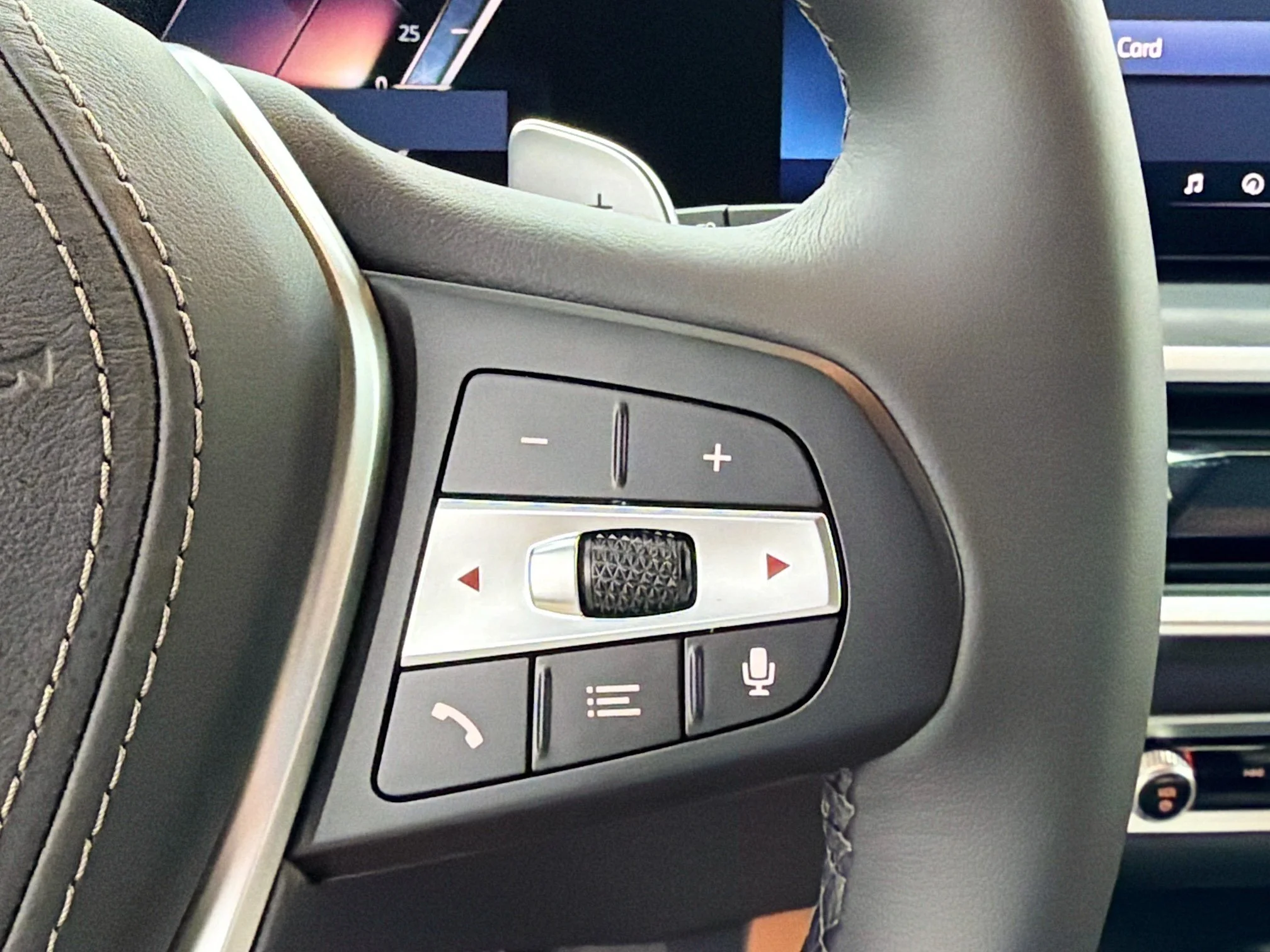 New 2026 Mineral White Metallic BMW xDrive40i image 39