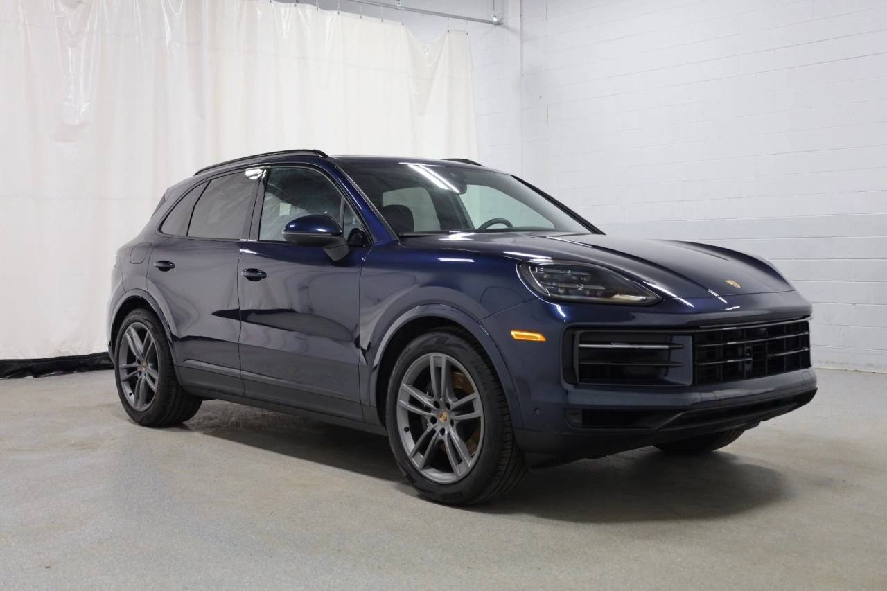Certified Used 2025 Algarve Blue Metallic Porsche  image 13