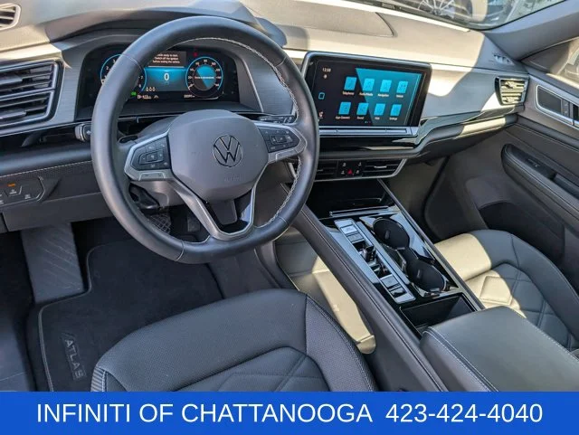 Used 2024 Gray Volkswagen 2.0T SE w/Technology image 4