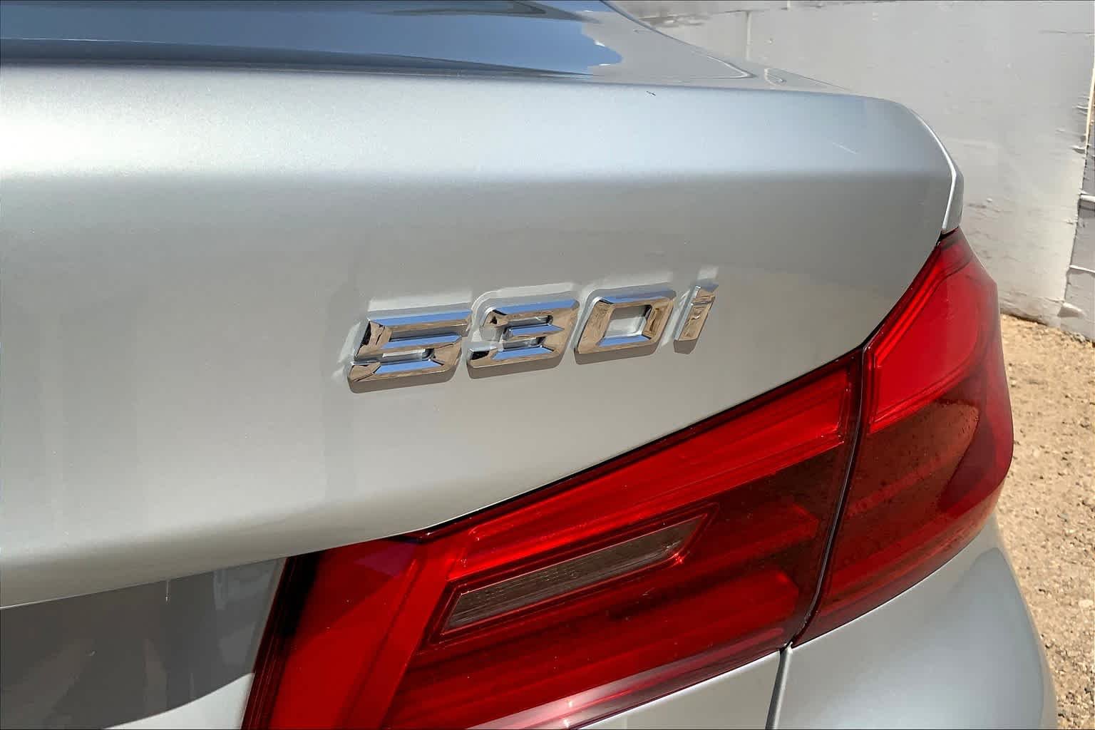 Used 2018 Glacier Silver Metallic BMW 530i image 30