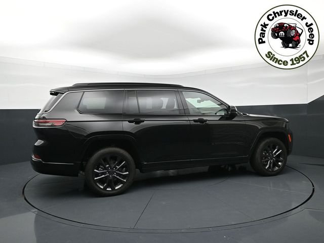 New 2026 Diamond Black Crystal Pearl-Coat Exterior Paint Jeep Limited image 6