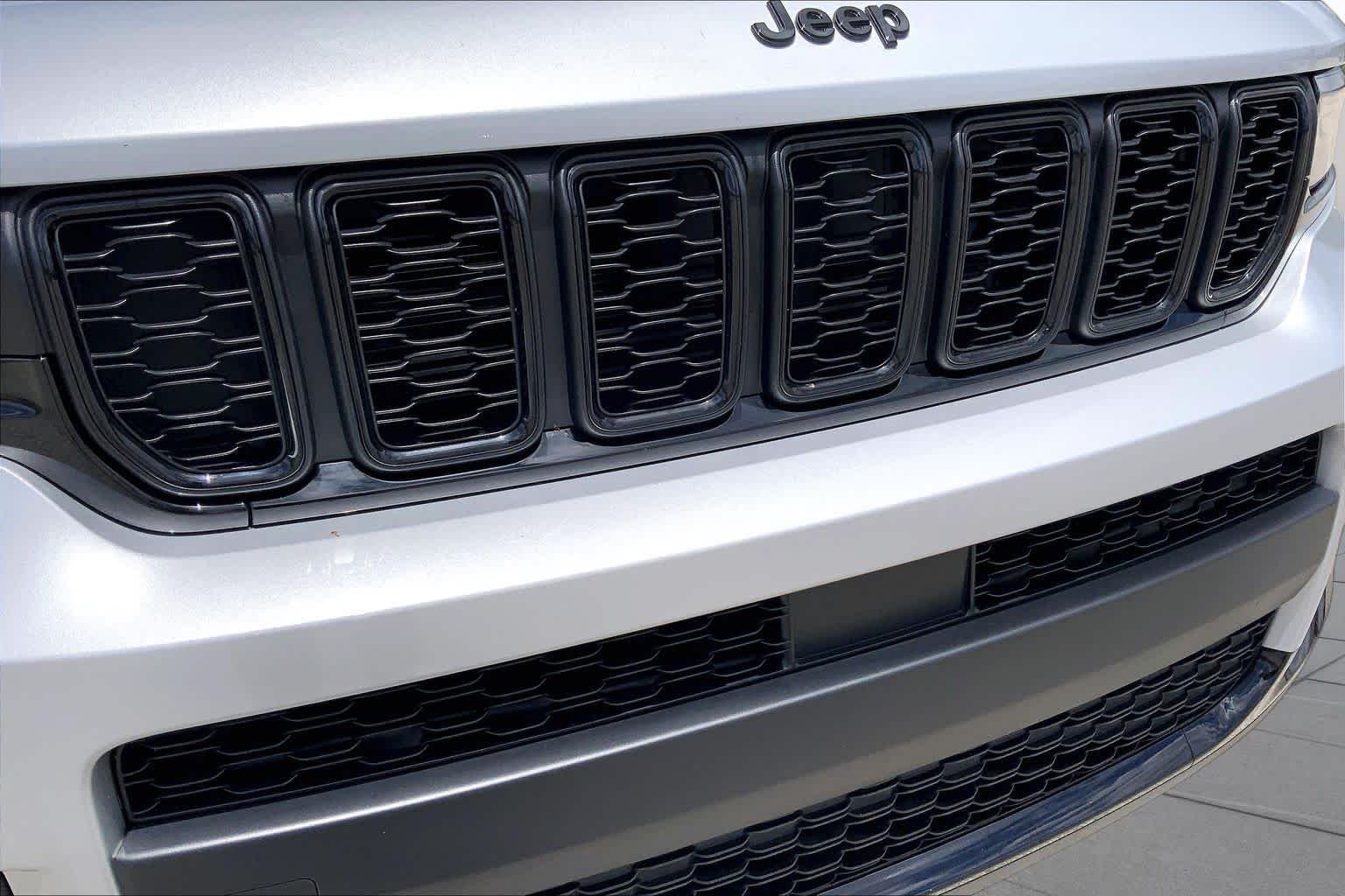 Used 2025 Silver Zynith Jeep Altitude X image 29