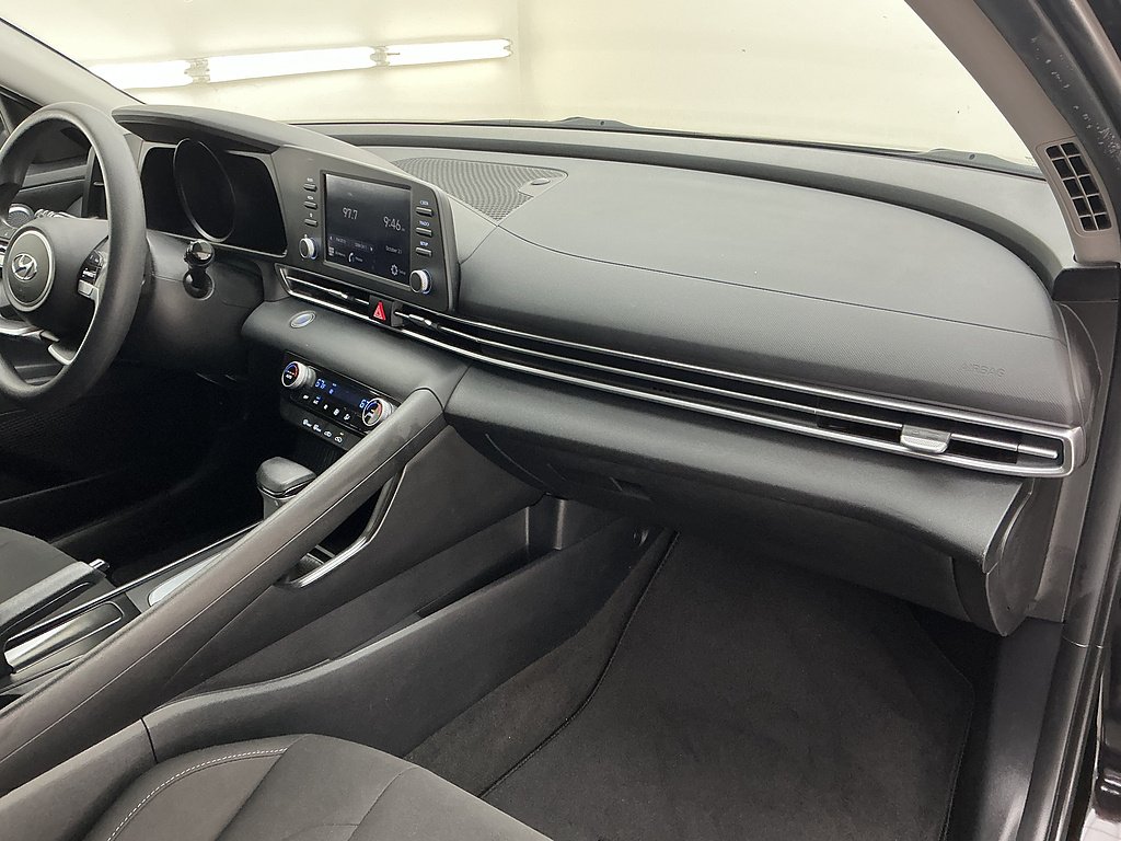 Used 2022 Phantom Black Hyundai SEL image 23