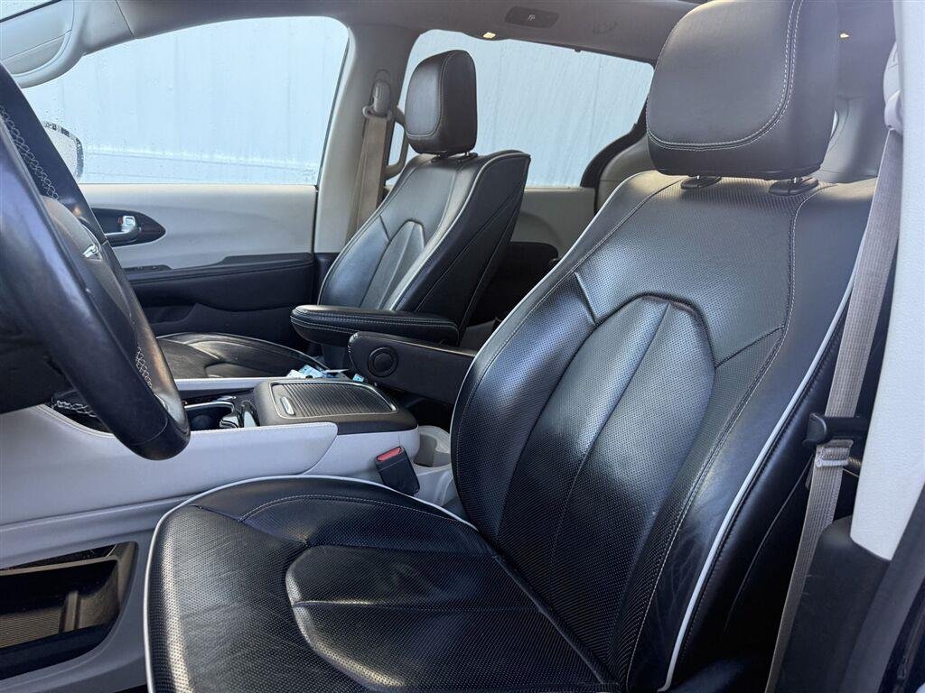 Used 2022 Fathom Blue Pearlcoat Chrysler Limited image 8