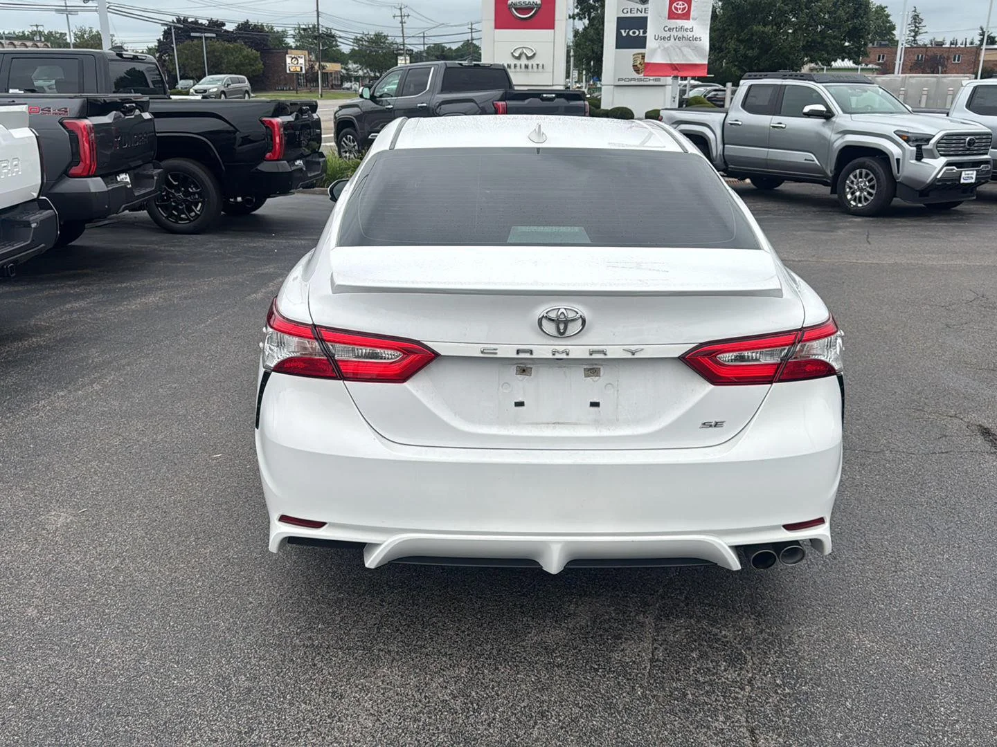 Used 2020 Super White Toyota SE image 5