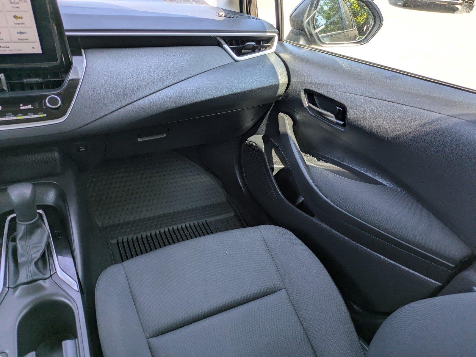 Used 2025  Toyota LE image 16