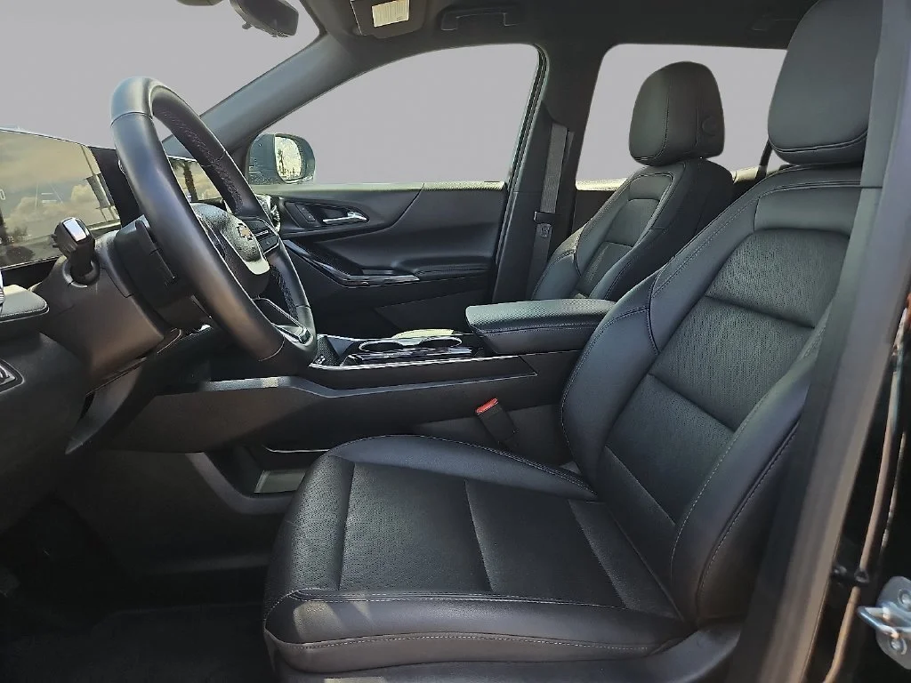 Used 2025 Mosaic Black Metallic Chevrolet LT image 13