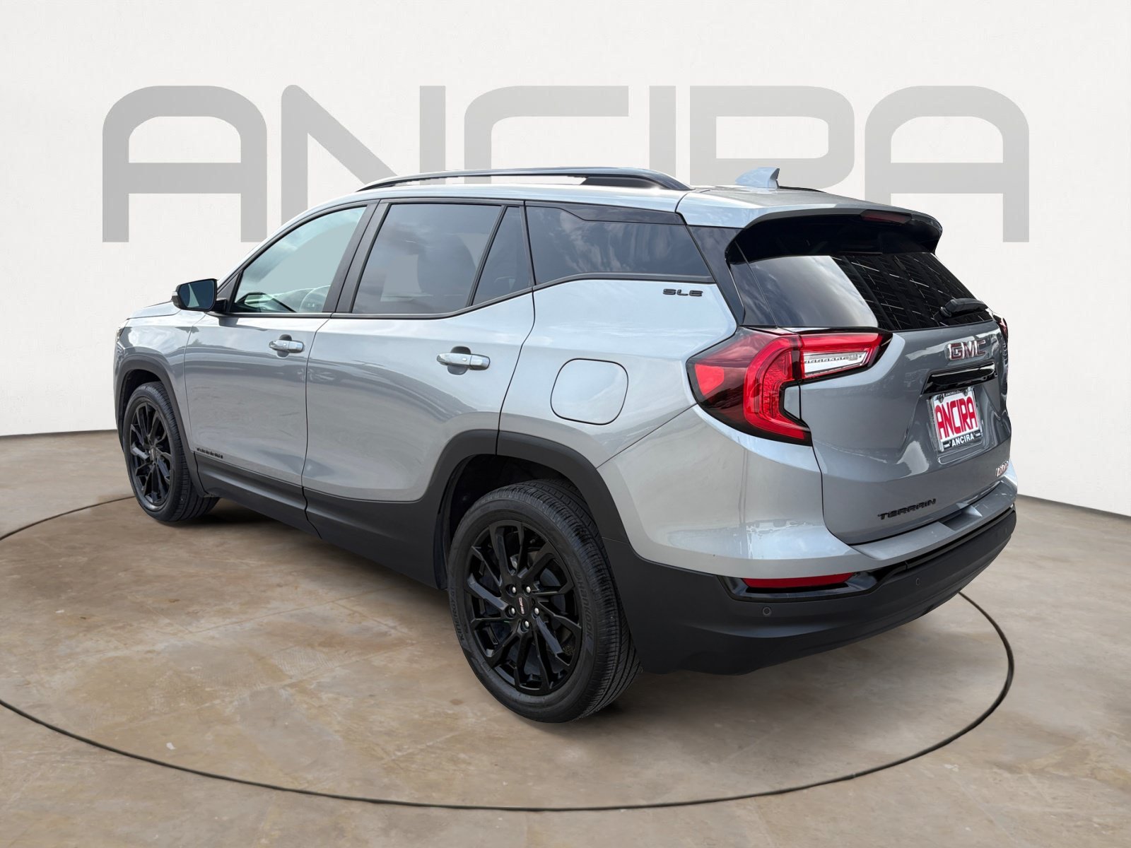 Used 2024 Sterling Metallic GMC SLE image 9