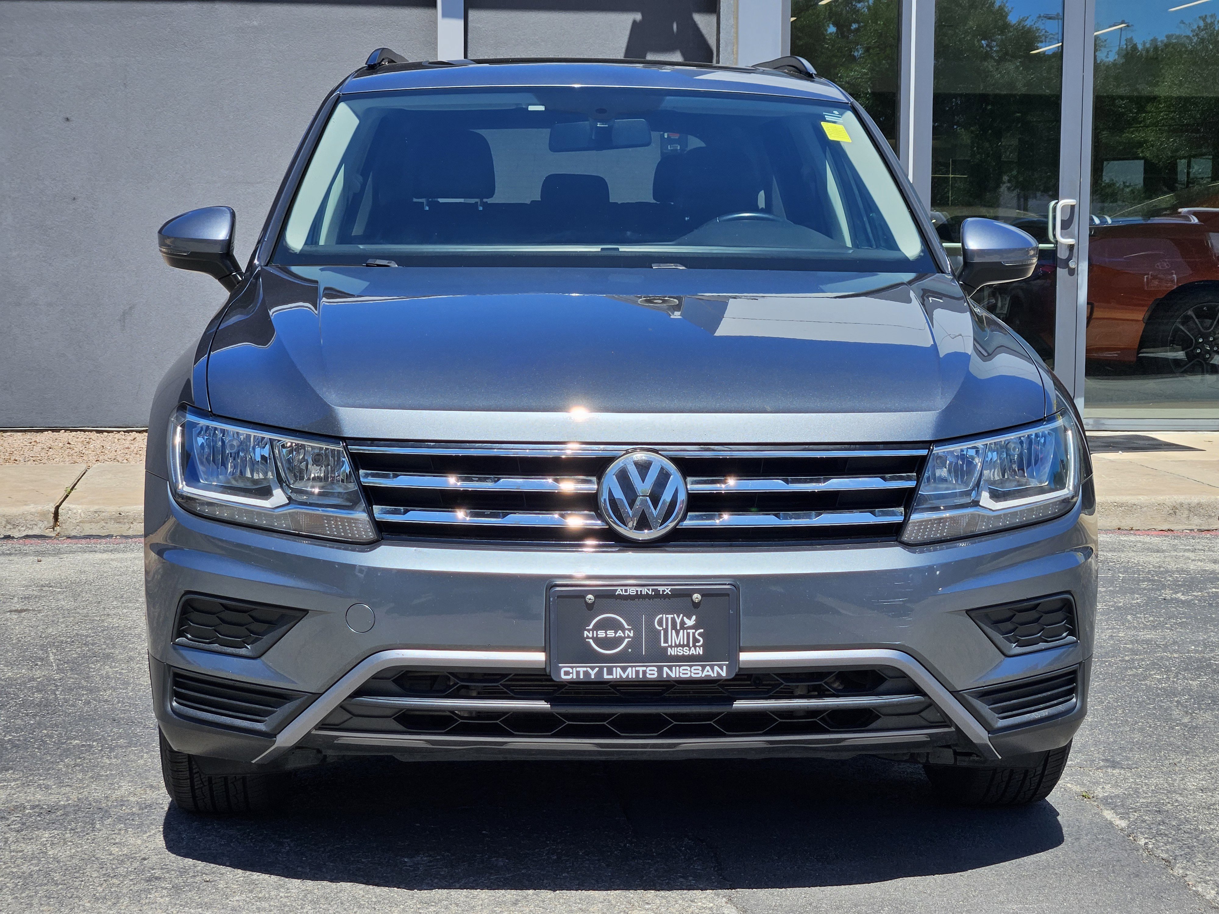 Used 2018 GRAY Volkswagen 2.0T SE 4Motion image 2