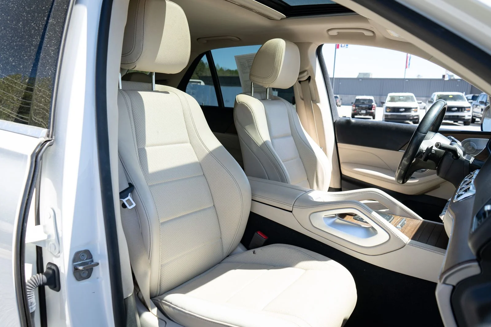 Used 2021 White Mercedes-Benz GLE 350 image 23