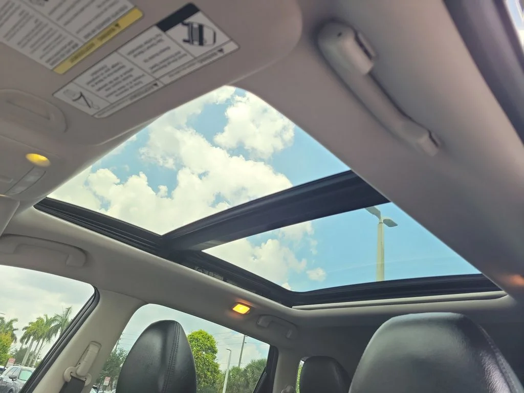 Used 2018 Black Nissan SL image 21