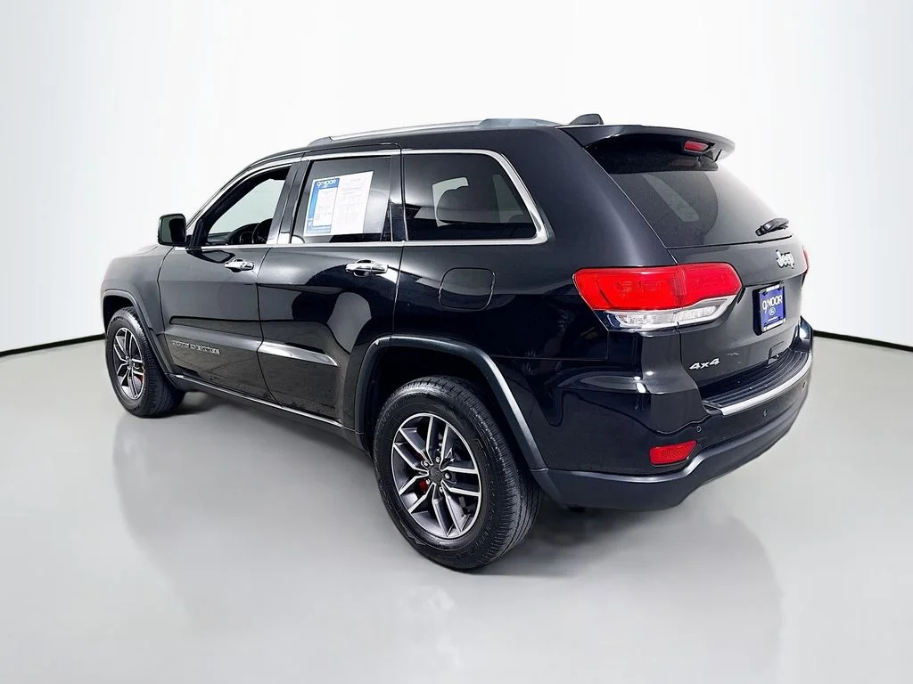 Used 2019 Diamond Black Crystal Pearlcoat Jeep Limited image 10