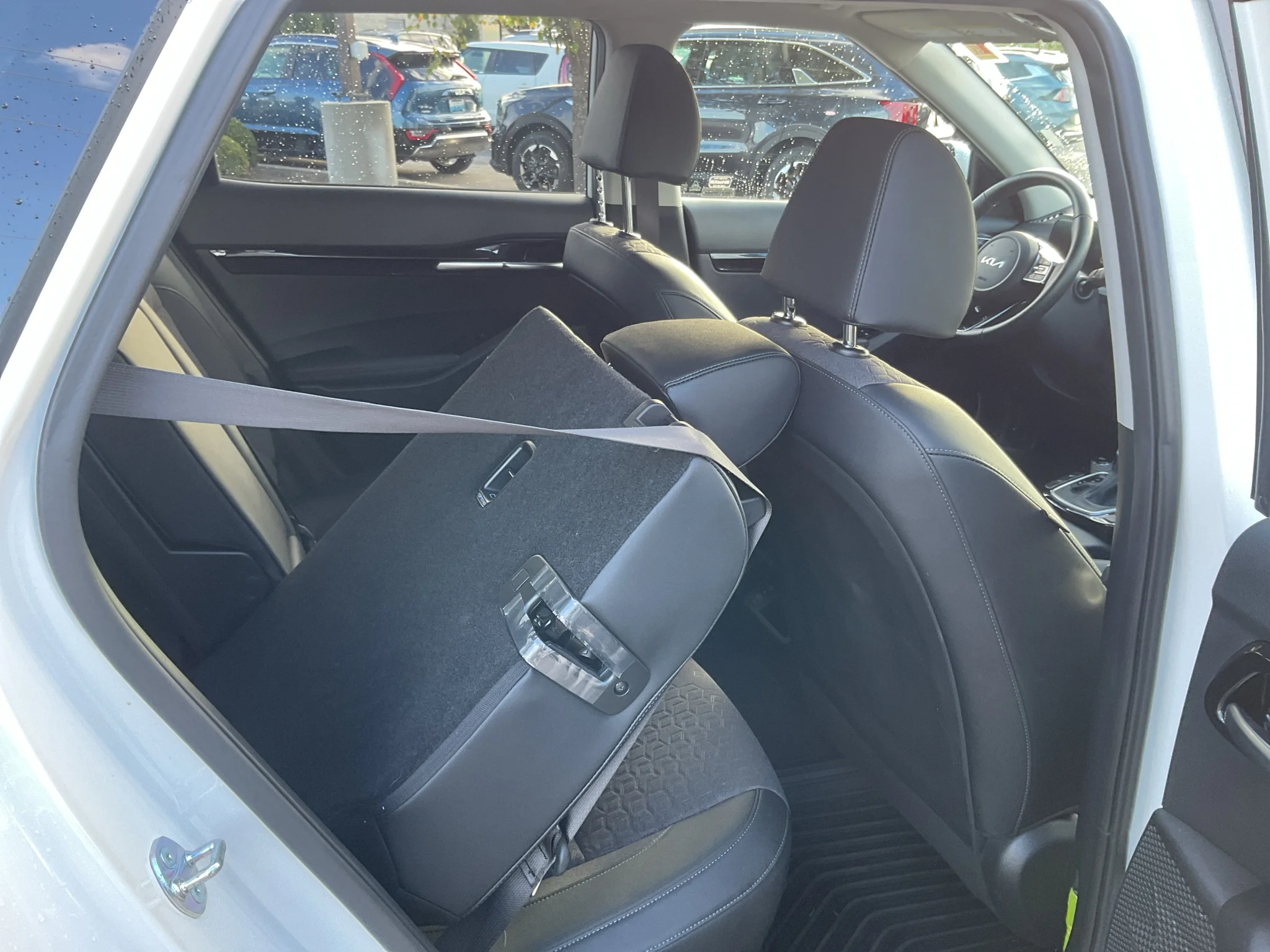 Certified Used 2025 Snow White Pearl Kia S image 13