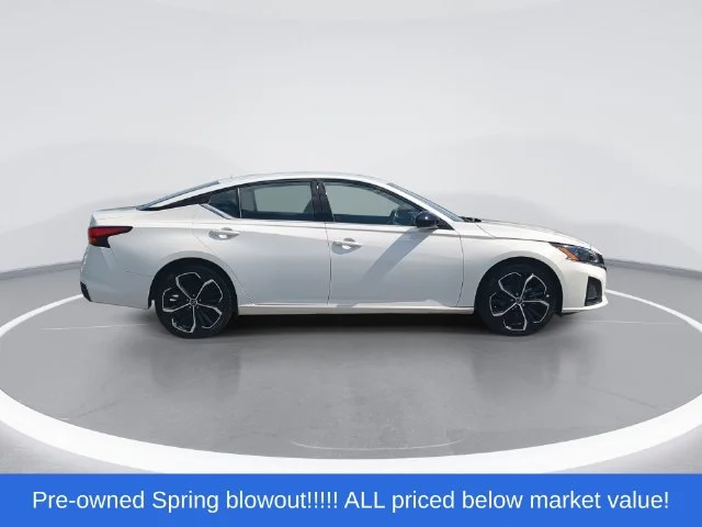 Used 2024 White Nissan 2.5 SR image 9