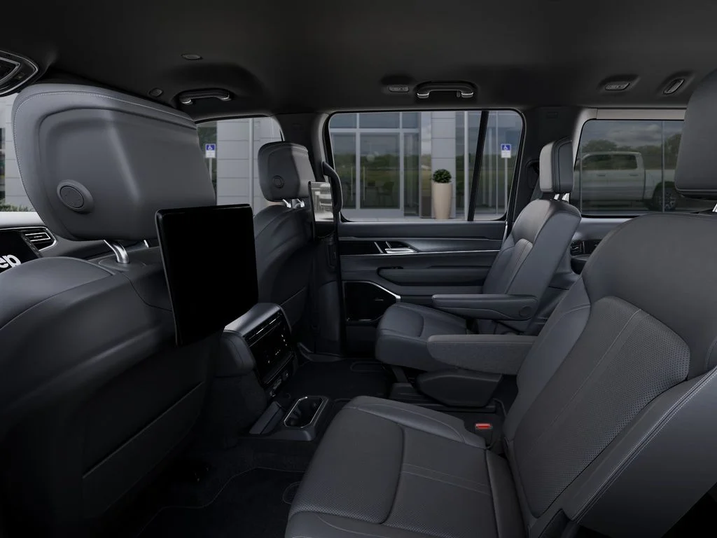 New 2026 Bright White Clear-Coat Exterior Paint Jeep Limited Altitude image 24