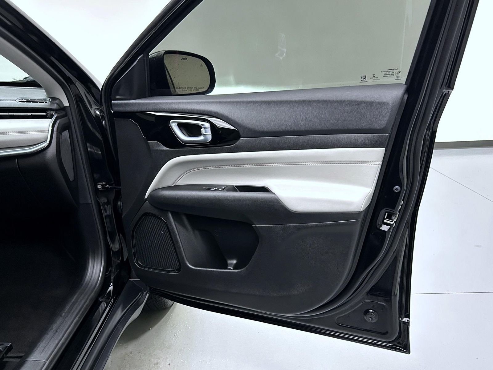 Used 2022 Black Jeep Limited image 17