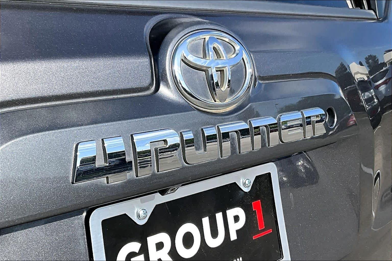 Used 2016 Magnetic Gray Metallic Toyota SR5 image 29