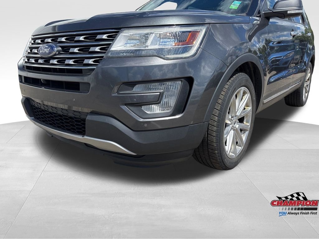 Used 2017 Gray Ford Limited image 4